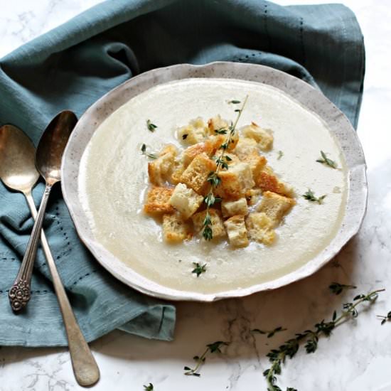 Jerusalem Artichoke Soup with Thyme - Recipe photo by Hungry Couple