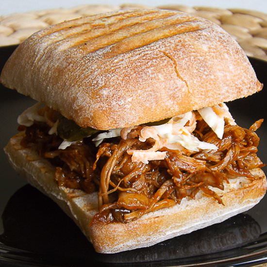 BBQ Pulled Pork Burgers - Recipe photo by BakingSecrets