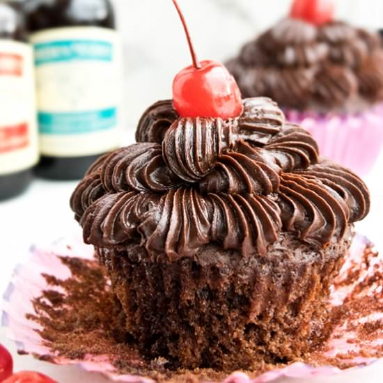 Chocolate Cherry Cupcakes - Recipe photo by Cakewhiz