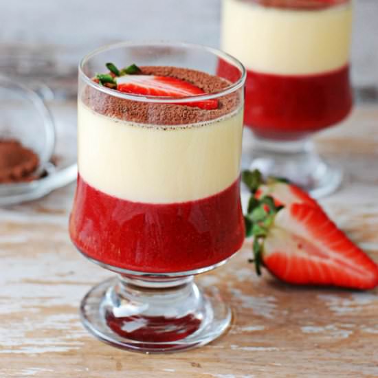 Yolks Dessert with Strawberry Mousse - Recipe photo by Moja Galeria Smaku