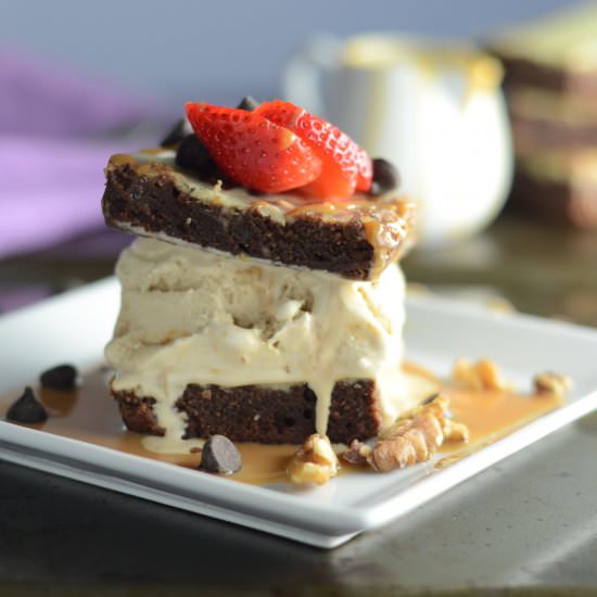 Cheesecake Brownie Sammies - Recipe photo by TheSweetEdge