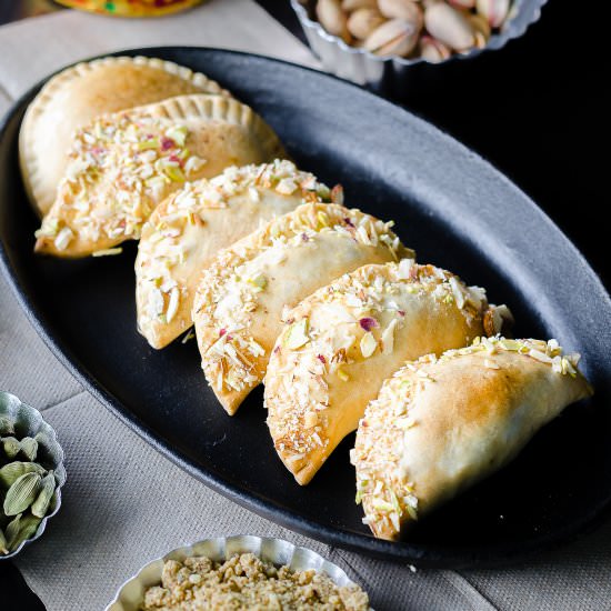Baked Thandai Ghujia Recipe - Recipe photo by TheUrbanSpice