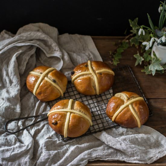 Dairy Free Hot Cross Buns - Recipe photo by HedgeComber