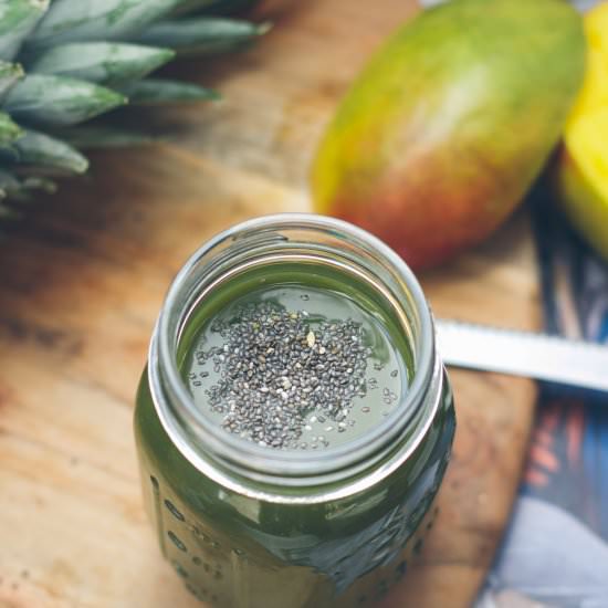 Mango Chia Seed Detox Smoothie - Recipe photo by lowstoluxe