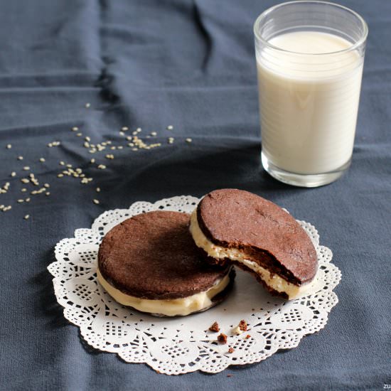 Tahini Oreo Ice Cream Sandwiches - Recipe photo by zuckerbaeckerin