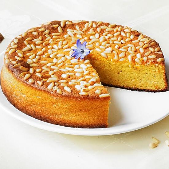 Orange Cake with Pine Nuts - Recipe photo by lacuisinedesimona