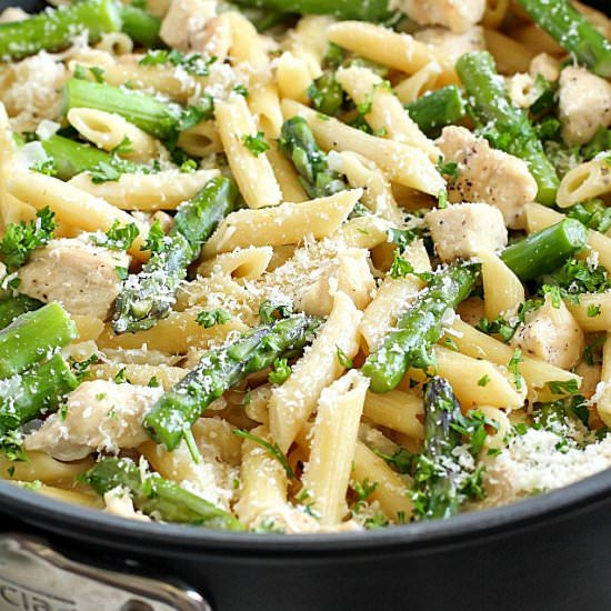One-Pot Chicken Asparagus Pasta - Recipe photo by yummyhealthyeasy