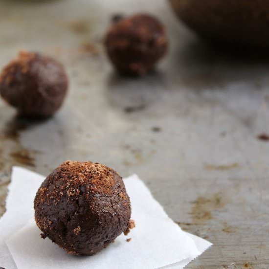 Chocolate Avocado Truffles - Recipe photo by Treatyourselfsweeter