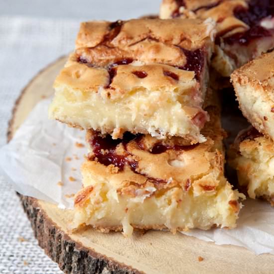 White Chocolate Raspberry Blondies - Recipe photo by browniebites