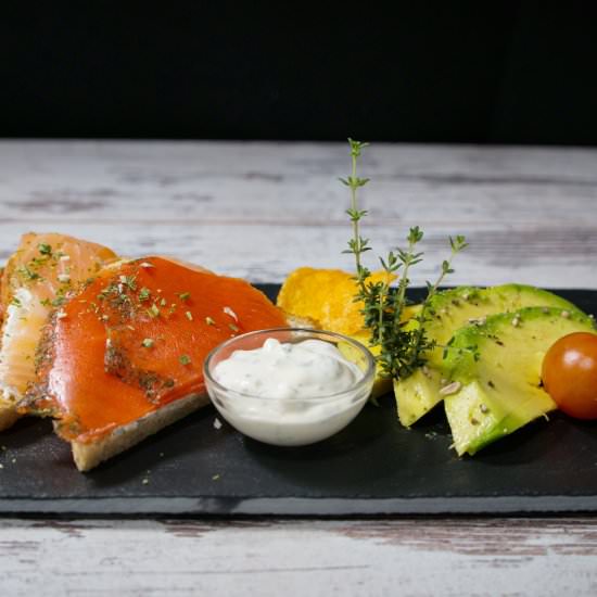 Salmon Toast with Avocado - Recipe photo by Feuer und Flamme