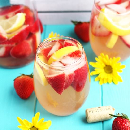 Stawberry Lemon White Wine Sangria - Recipe photo by 3 Yummy Tummies