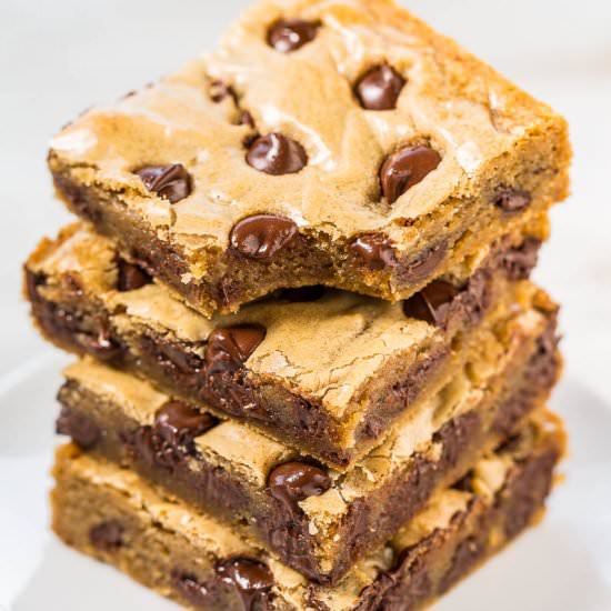 Browned Butter Choc Chip Blondies - Recipe photo by Averie