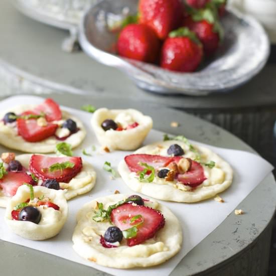 Strawberry Honey Goat Cheese Bites - Recipe photo by maebells