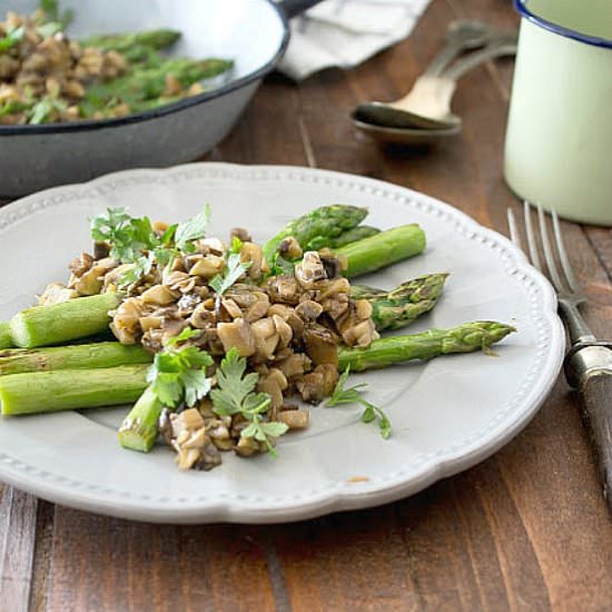 Asparagus with Mushroom Sauce - Recipe photo by Nemacreditoqueesaudavel