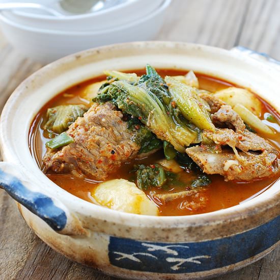 Gamjatang (Spicy Pork Bone Stew) - Recipe photo by hyosunro