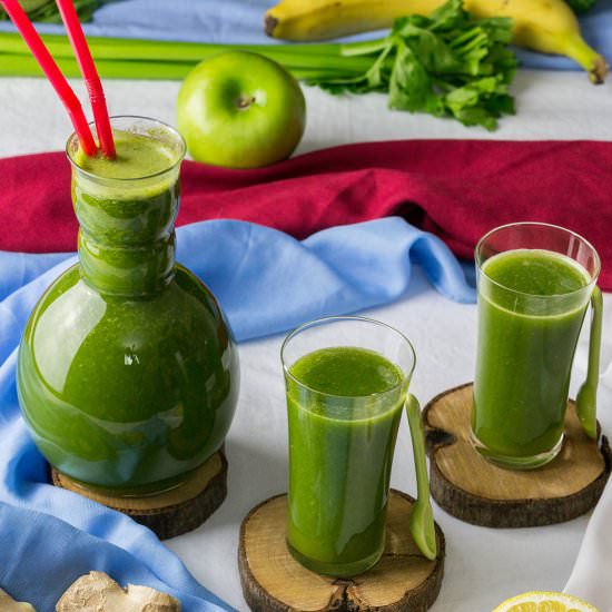 Spring Detox Juice - Recipe photo by rollingspoons