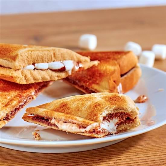 Nutella Sandwich with Marshmallows - Recipe photo by Reisegabel