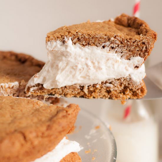 Giant Oatmeal Cream Pie Cookie Cake - Recipe photo by MamaGourmand