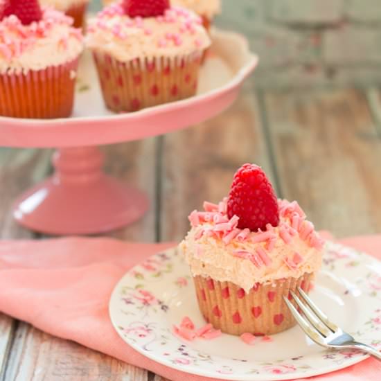 Rose Cupcakes w/ White Chocolate - Recipe photo by Tantalise my taste buds