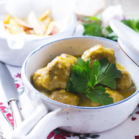 Meatballs in yellow almond sauce - Recipe photo by The Girl Loves To Eat