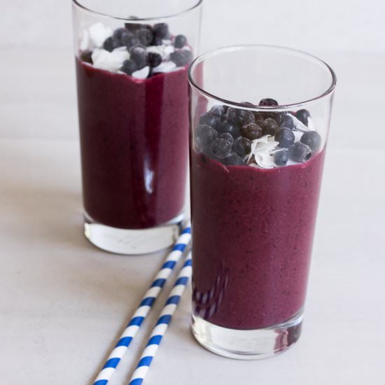 Blueberry breakfast smoothie - Recipe photo by happyhealthblog