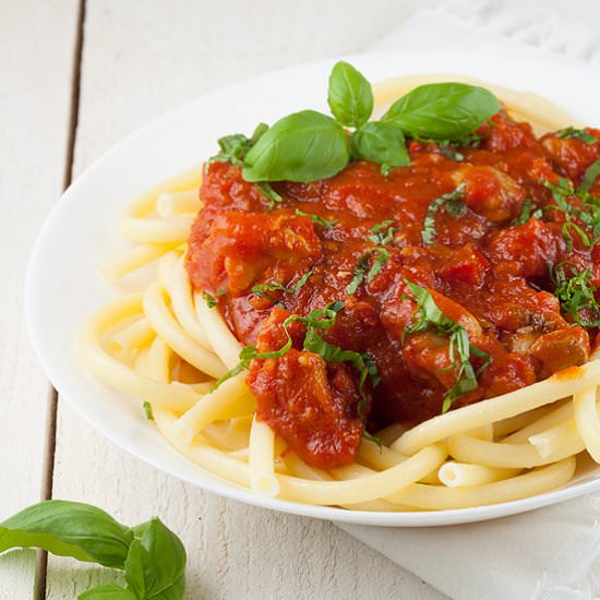 Spicy Tomato and Chicken Thighs - Recipe photo by ohmydish