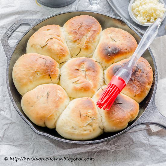 Cream Cheese Stuffed Garlic Rolls - Recipe photo by Herbivore Cucina