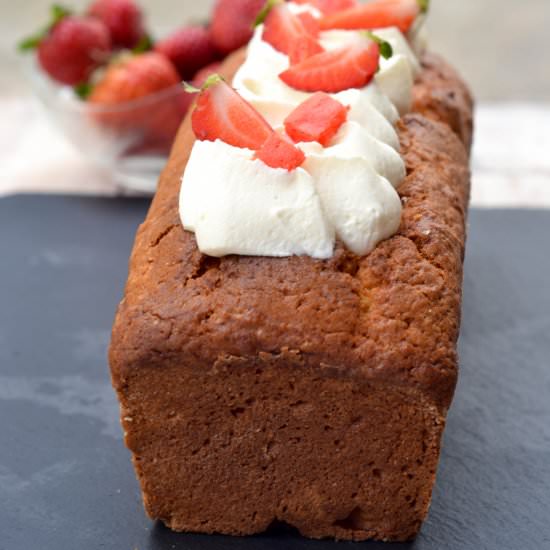 Yogurt Cake with Mascarpone Filling - Recipe photo by Ingeliuke