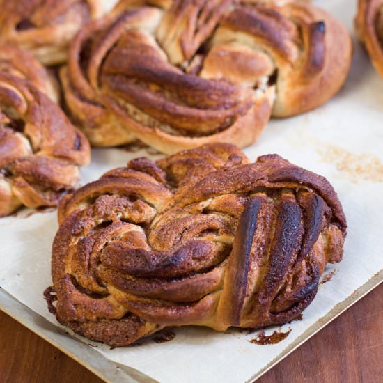 Cinnamon Knots – Kanelsnurrer - Recipe photo by SweetSourSavory
