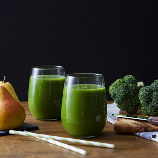 Pear and Broccoli Green Juice - Recipe photo by tastybev