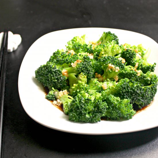 Poached Broccoli with Oyster Sauce - Recipe photo by Miamivores