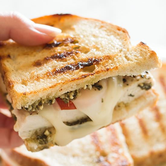 Pesto Chicken Sandwiches - Recipe photo by BakingMischief