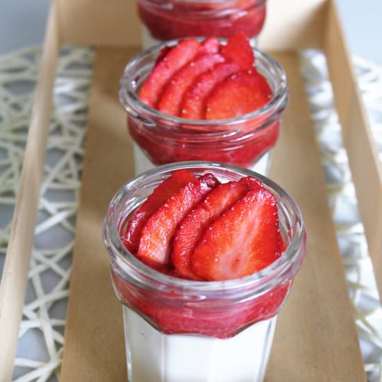 Rose-Flavored Panna Cotta - Recipe photo by Insomnie Cherry