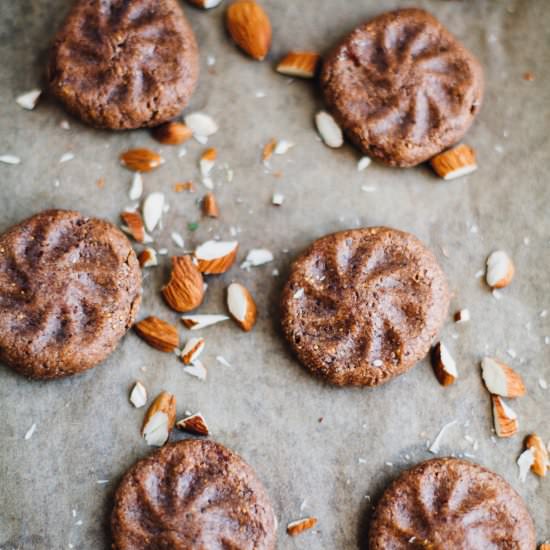Fig, Cocoa and Almond Cookies - Recipe photo by frolic chocolate