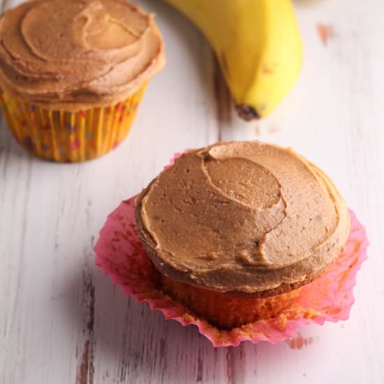 Caramel Banana Cupcakes - Recipe photo by cookingismessy
