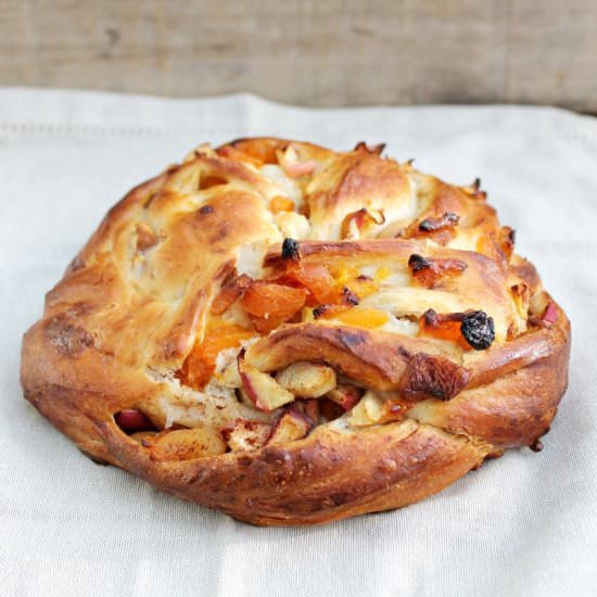 Apricot and Apple Couronne - Recipe photo by bakingqueen74