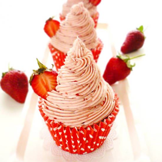 Strawberry Yogurt Cupcake - Recipe photo by MyHomeDiaryinTurkey