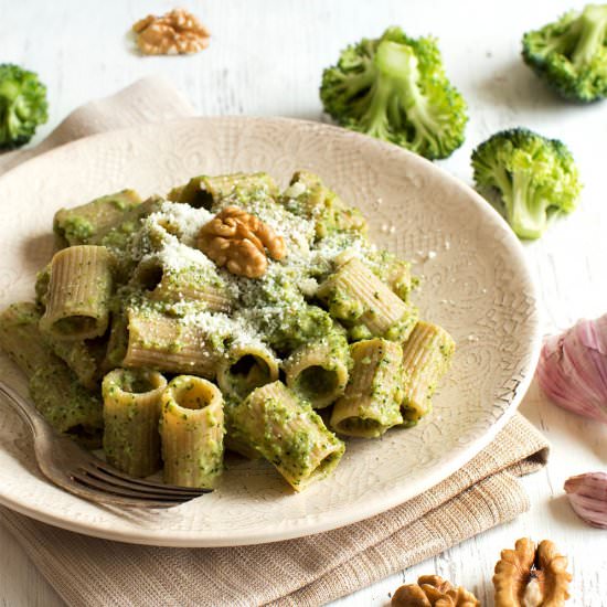 Pasta with broccoli & walnuts cream - Recipe photo by Katrinshine