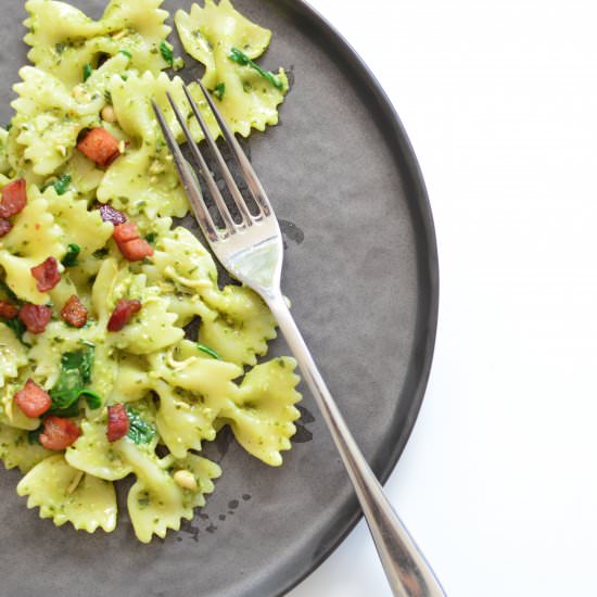 Easy pesto pasta with spinach - Recipe photo by your DIY Family