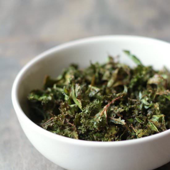 Super crispy Garlic Kale Chips - Recipe photo by weightlosscookery
