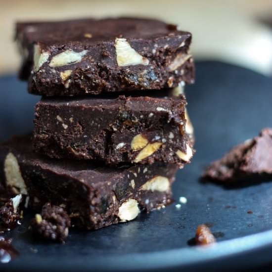 Fruit and Nut Dark Chocolate - Recipe photo by chloemoir_nutrition