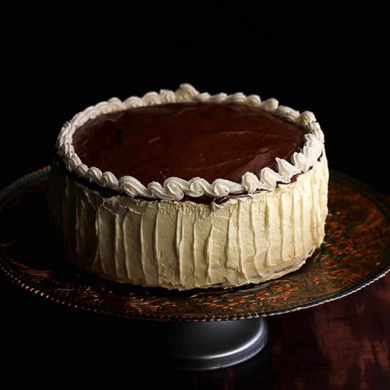 Vanilla Cake w/ Ganache - Recipe photo by najla koya