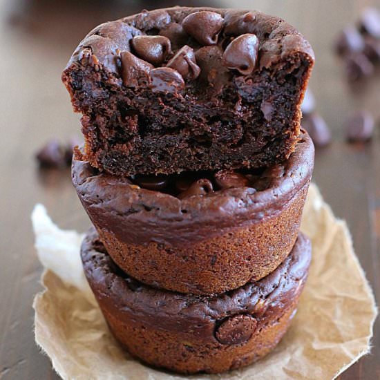 Fudgy Chocolate Avocado Muffins - Recipe photo by yummyhealthyeasy