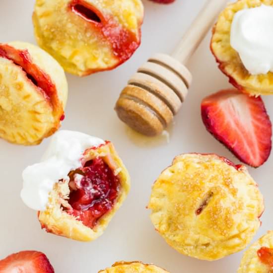 Strawberry Mini Pies - Recipe photo by Shineshka
