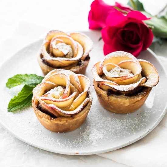 Puff Pastry Nutella Apple Roses - Recipe photo by hapanom