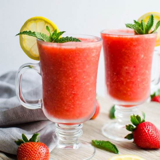 4 INGREDIENTS ICE STRAWBERRY SLUSH - Recipe photo by watchwhatueat