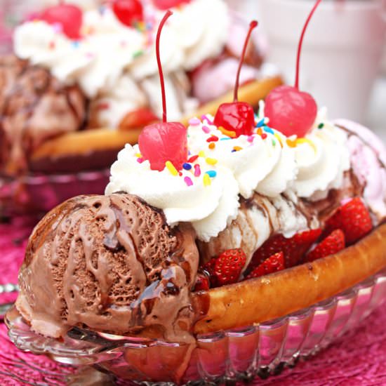 Doughnut Ice Cream Sundaes - Recipe photo by ELaBau