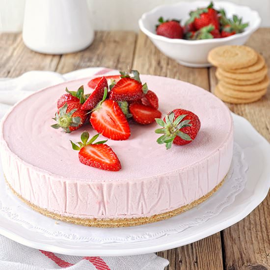 strawberry mousse cake - Recipe photo by kouzinista