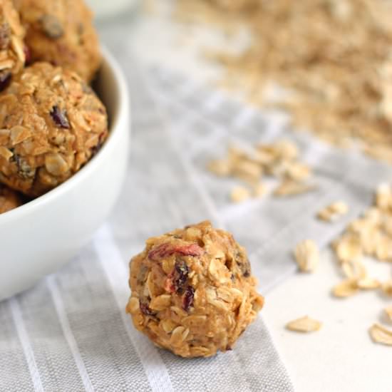 No Bake Peanut Butter Oatmeal Bites - Recipe photo by LynzyandCo