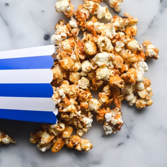 Spicy Honey Sesame Caramel Popcorn - Recipe photo by warmvanillasugar